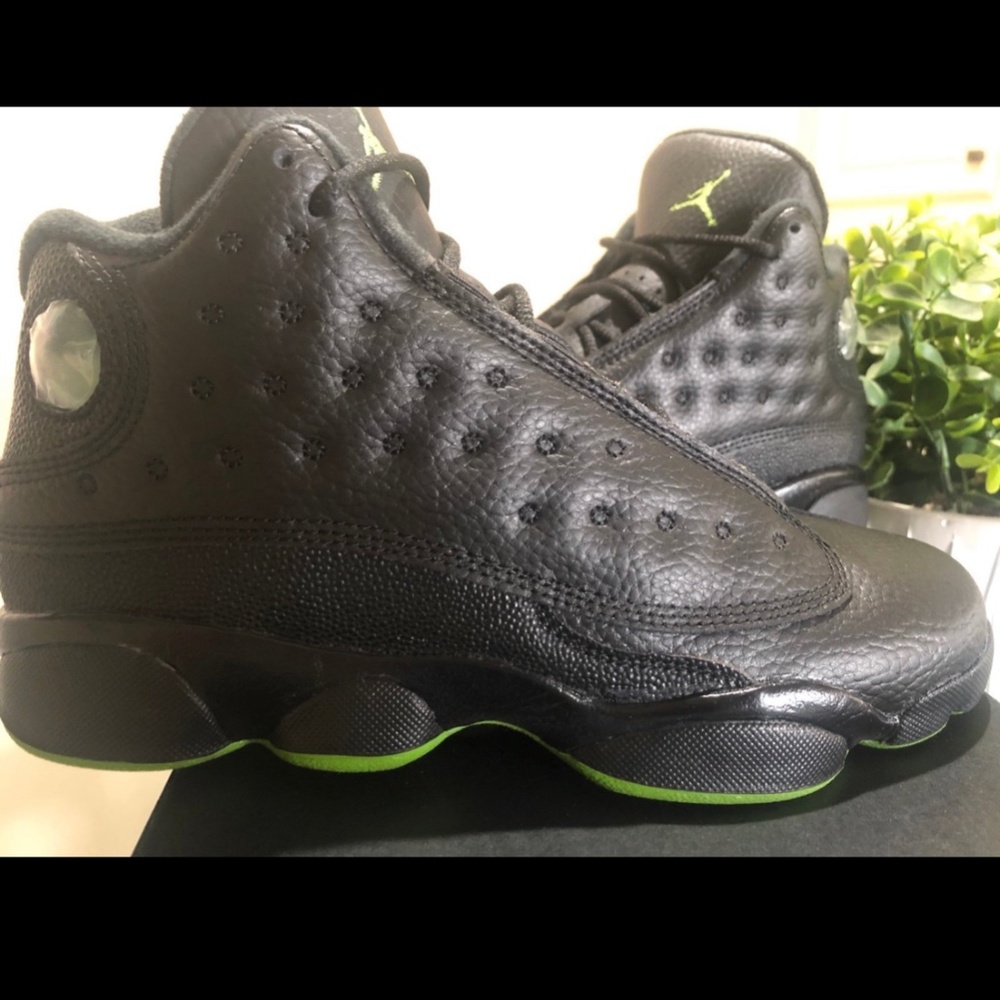 Air Jordan 13 Retro BG Black/Altitude Green Size 8 Women/6 Youth